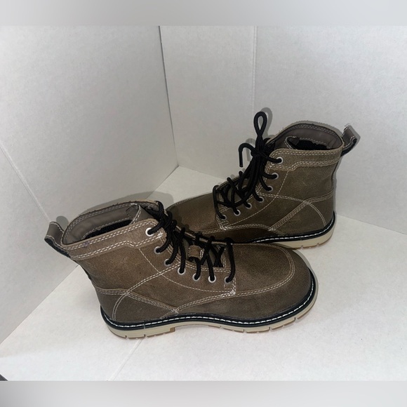 KEEN gray steel/reyer batines for women and men size 5.5.